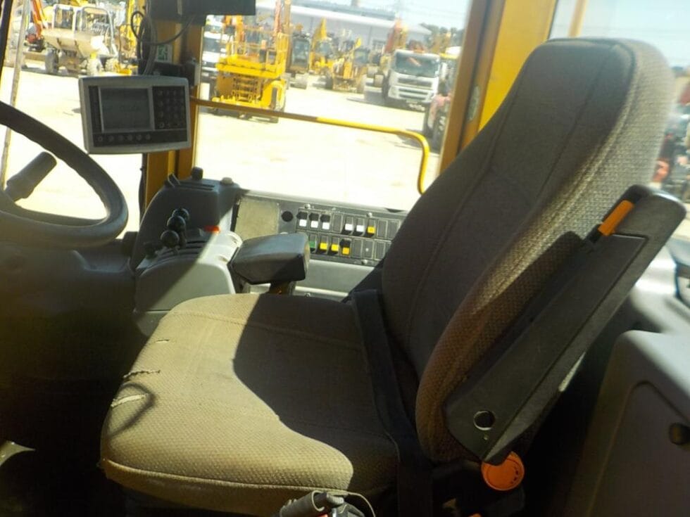 2005 Volvo L110E - Image 8